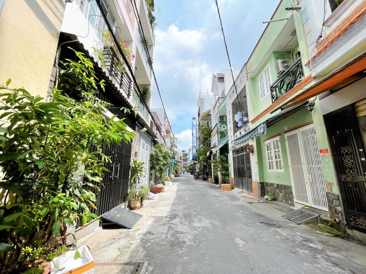 saigonwalks - Saigon hidden alley